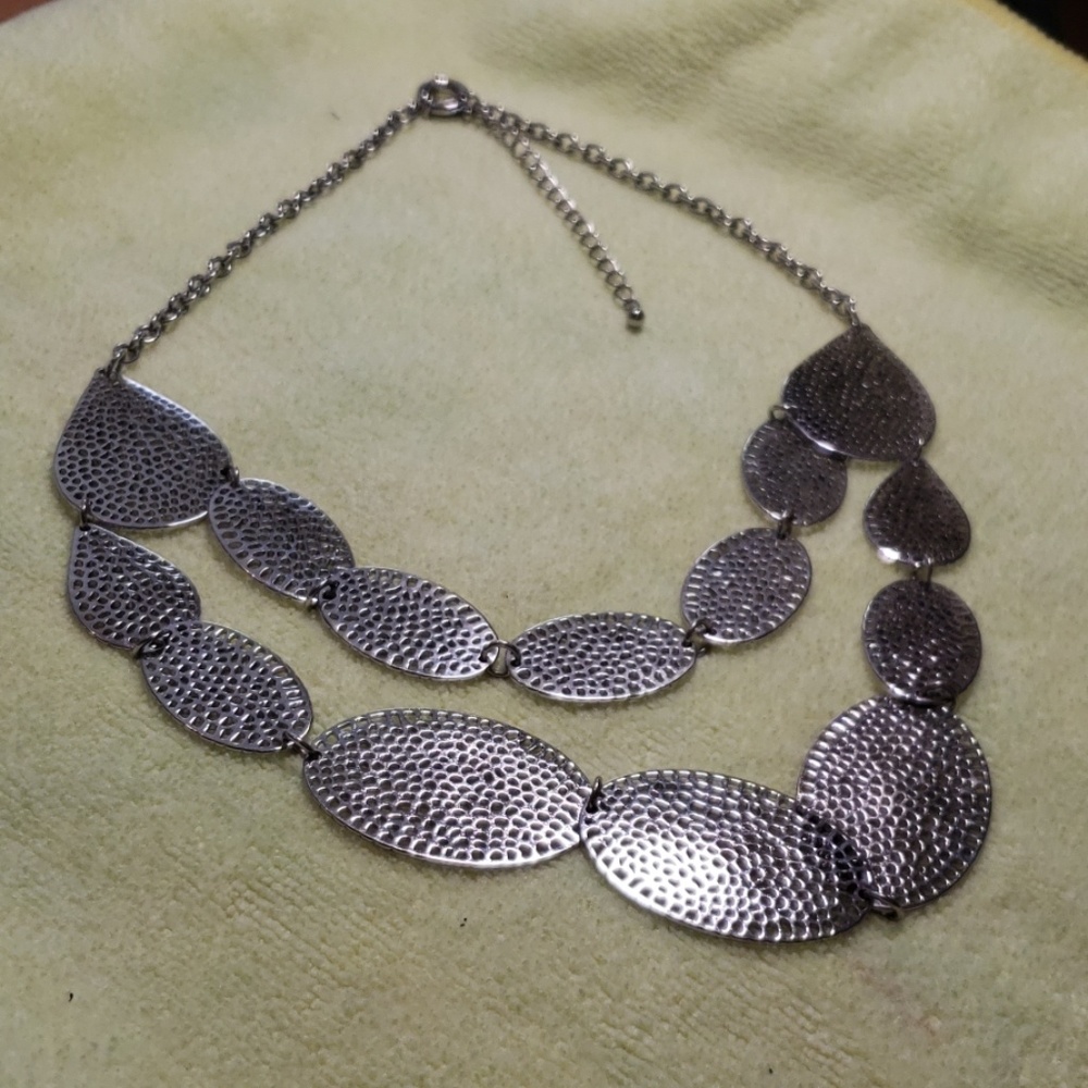 Silver tone necklace